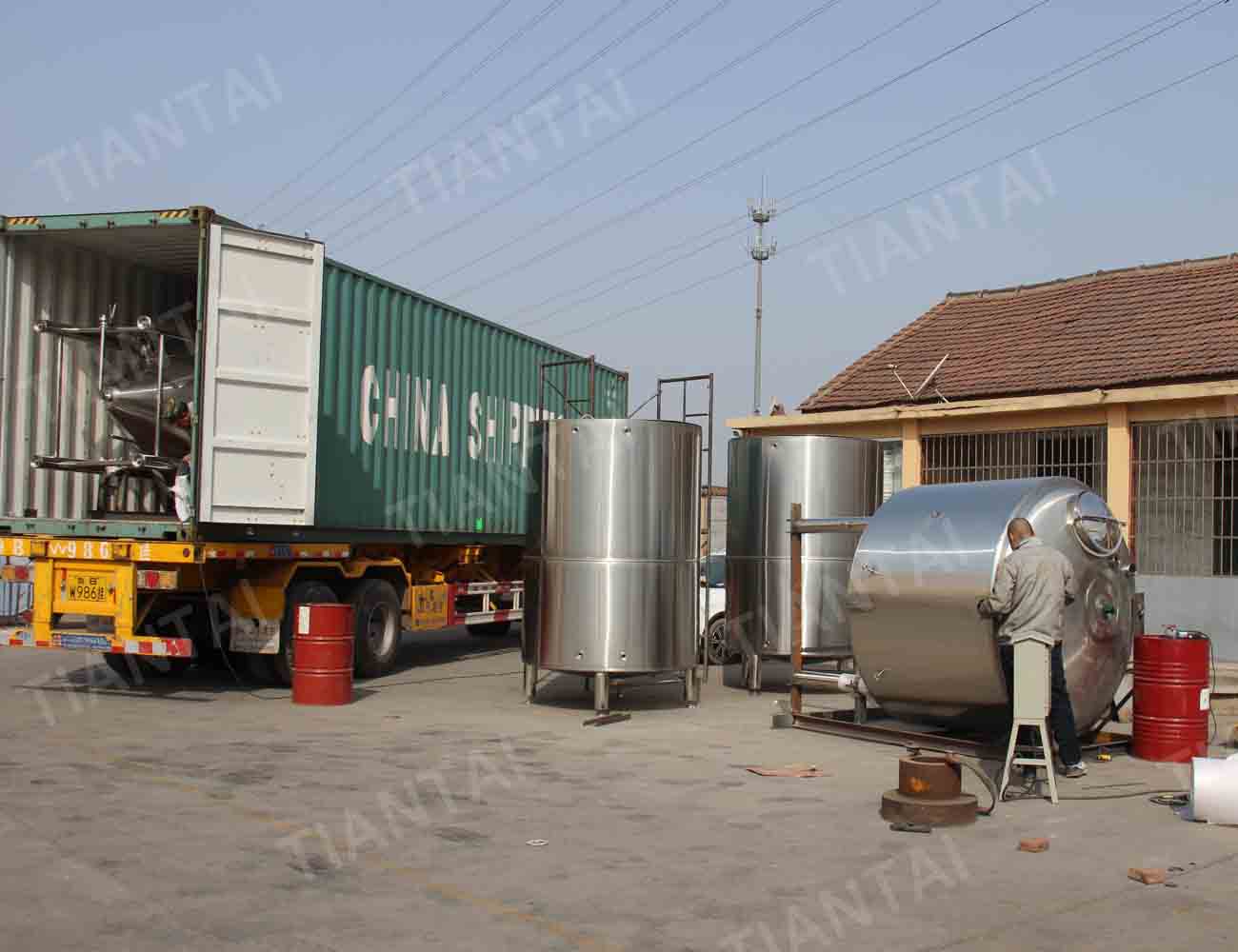 delivery of the 3000liter brewery tanks 